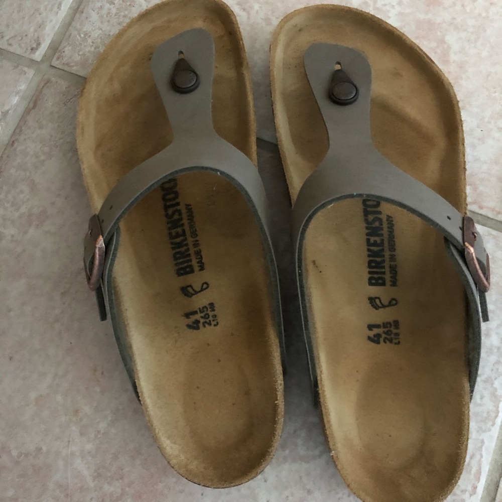 Birkenstock Gizeh sandals, suede